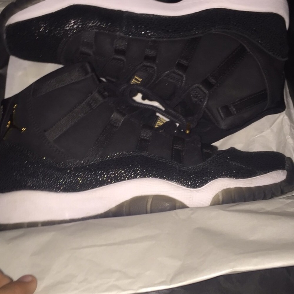 JORDAN 11 STINGRAYS